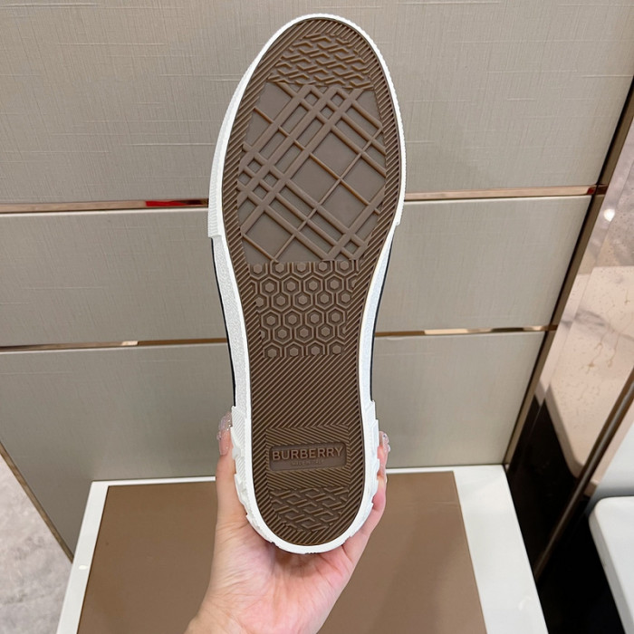 burber*y sneakers b000017