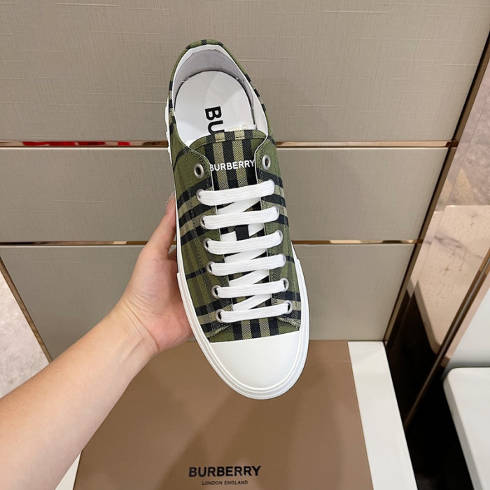 burber*y sneakers b000017