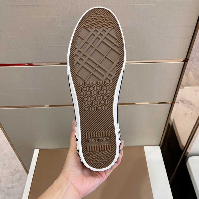 burber*y sneakers b000012