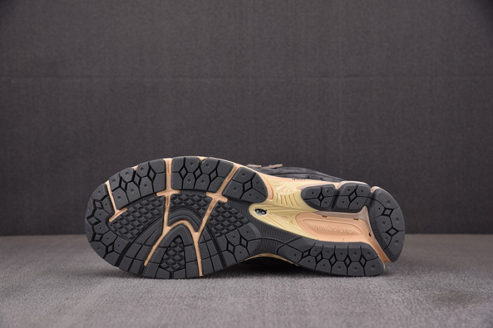 NEW BALANCE 2002R NB000039