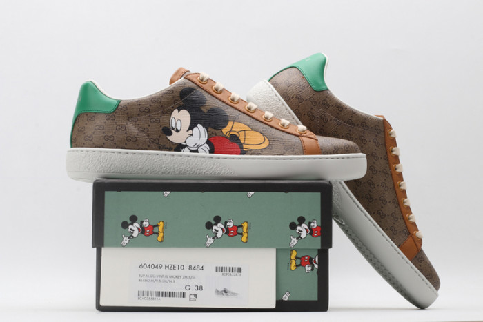 G*u*i* trainer sneaker52