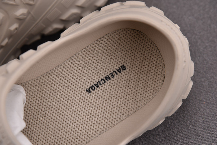 balenciag* sandal 42