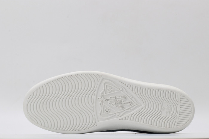 G*u*i* trainer sneaker77