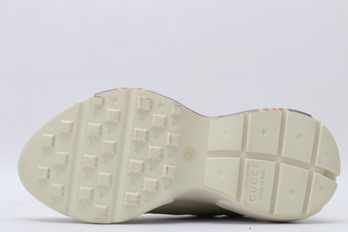 G*u*i* trainer sneaker34