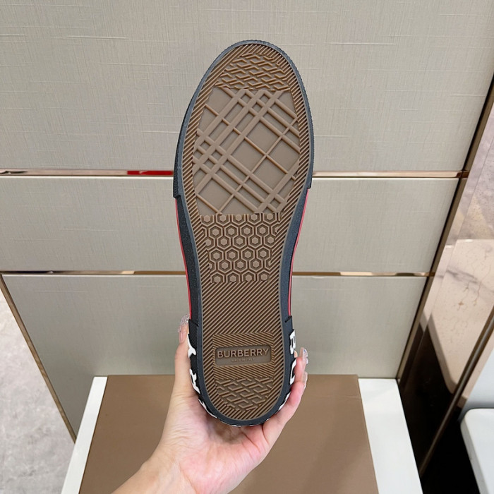 burber*y sneakers b000016