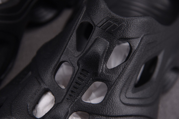 balenciag* sandal 37