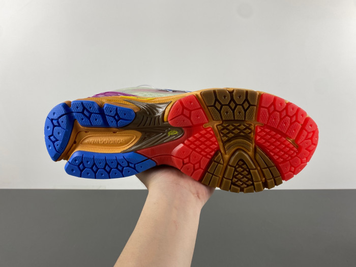 NEW BALANCE 1906R NB000051