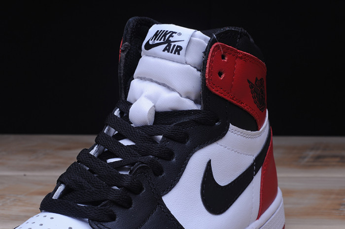 air jordan 1 high og “black toe” white/ black-varsity red 555088-125